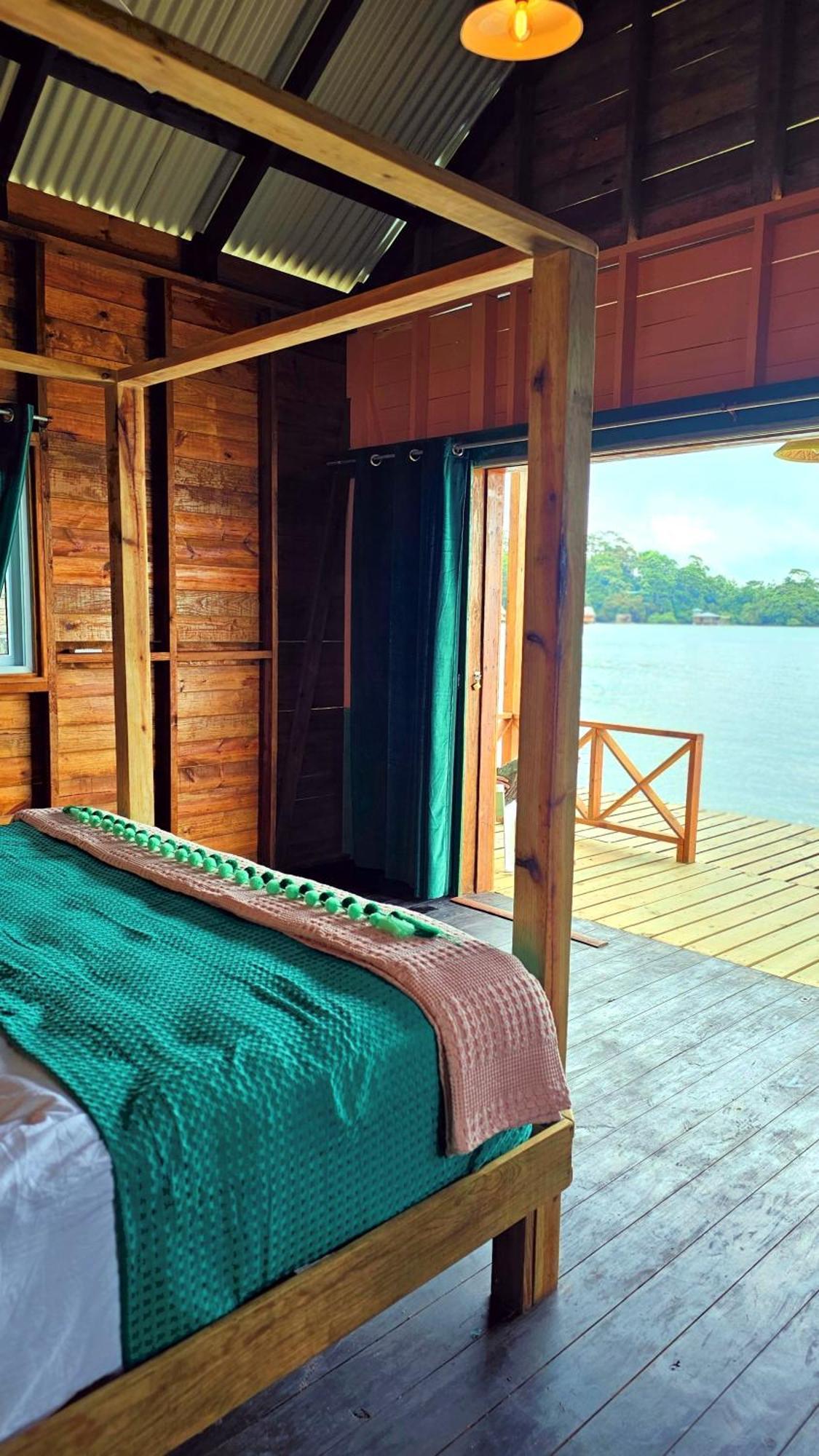 The Sea Monkey Hotell Bocas del Toro Exteriör bild